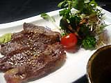 上州牛三筋のステーキ